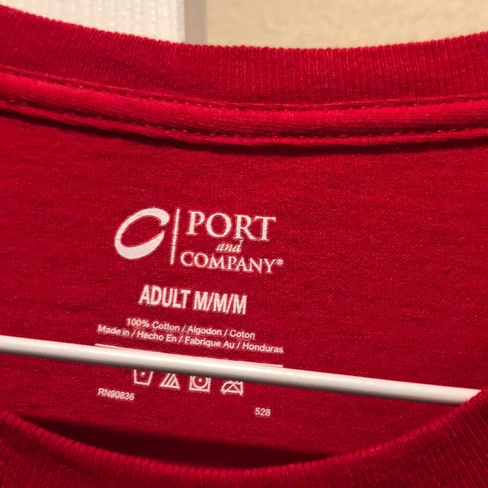 Red t-shirt - Picture 2 of 2